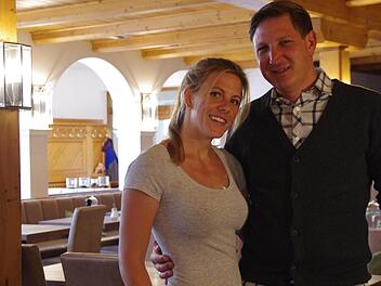 Das Pächter-Ehepaar von "Wagners Hotel", Caroline und Christoph Wagner, hat schon mit der Umgestaltung des 188-Betten-Hauses begonnen. Auch der Restaurant-Bereich (im Hintergrund) wurde neu eingerichtet. Foto: Marco Meißner