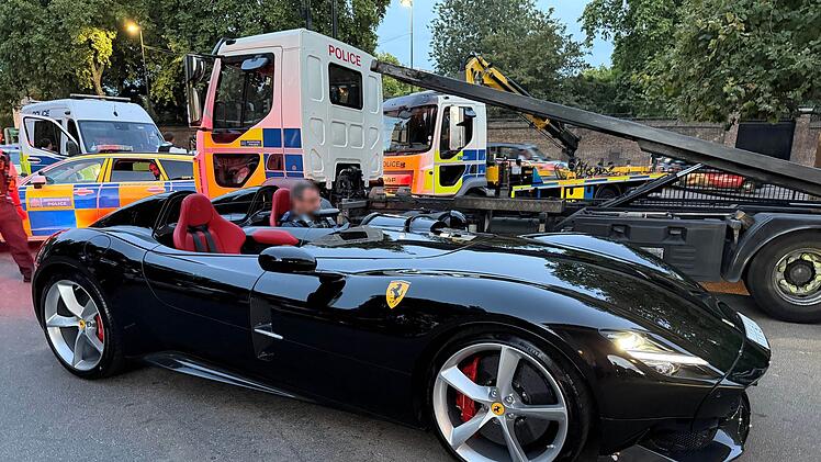 Londoner Polizei beschlagnahmt Dutzende Luxusautos