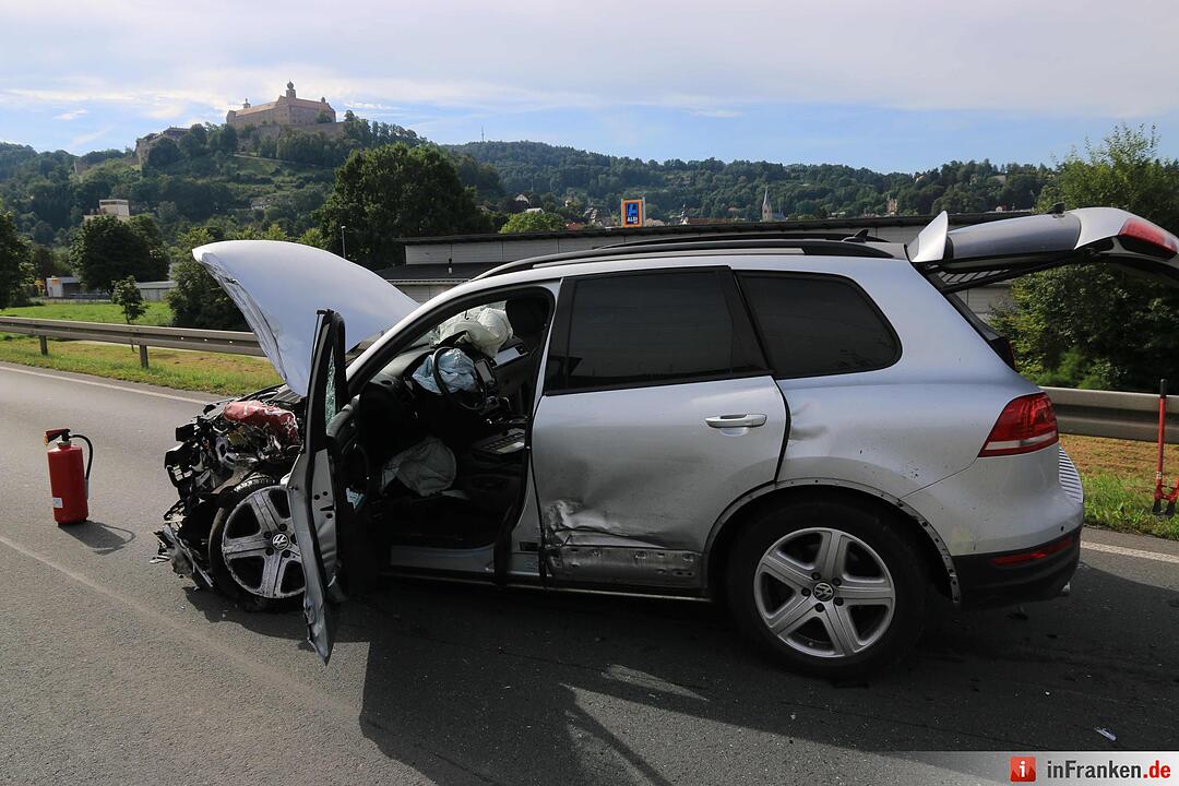 Schwerer Unfall in Kulmbach: Auto überschlägt sich auf B289