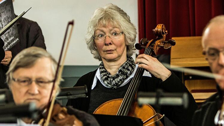 Einen eindringlichen Akzent zum Osterfest setzte die Aufführung der Johannespassion von Heinrich Schütz in der Marienkirche in Gauerstadt. Kirchenmusikdirektor Torsten Sterzik dirigierte die Sängervereinigung Bad Rodach und die Stadtkantorei Hildburghausen sowie das Collegium musicum Hildburghausen.Jochen Berger