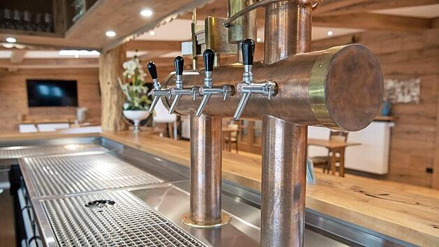 Diese Bar ist verwaist, seitdem am 2. November ein Teil-Lockdown begonnen hat. Foto: Sina Schuldt, dpa