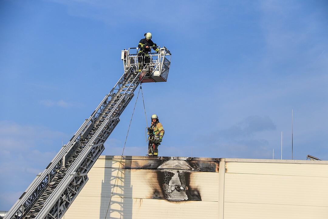 Brand in Lagerhalle in Bamberg
