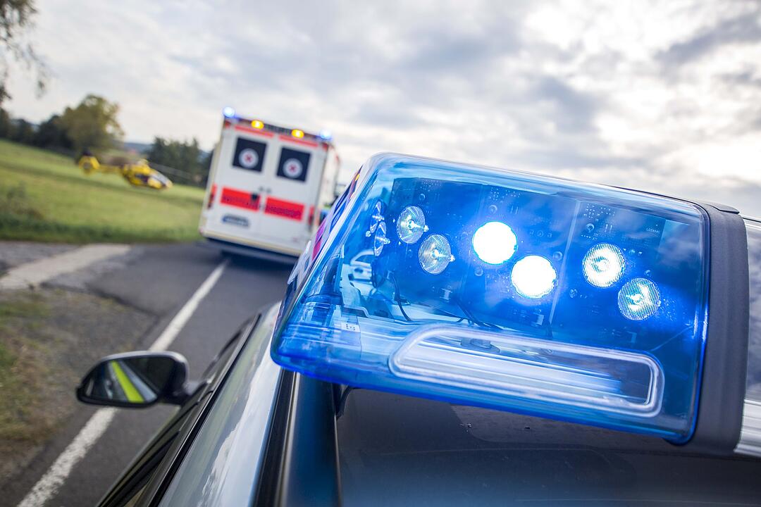 Unfall im Kreis Haßberge: Motorradfahrer prallt gegen Traktor-Anhänger