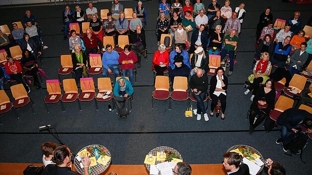 Rund 80 Zuh&ouml;rer verfolgten im Klemens-Fink-Zentrum die Diskussionsveranstaltung von VdK und FT.  Fotos: Matthia Hoch