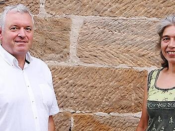 Karin Fenn vertritt für sechs Jahre als Ortssprecherin die Stadtteile Welkendorf und Gemünd im Eberner Stadtrat. Bürgermeister Jürgen Hennemann freute sich über ihre Wahl und gratulierte.  Foto: Helmut Will