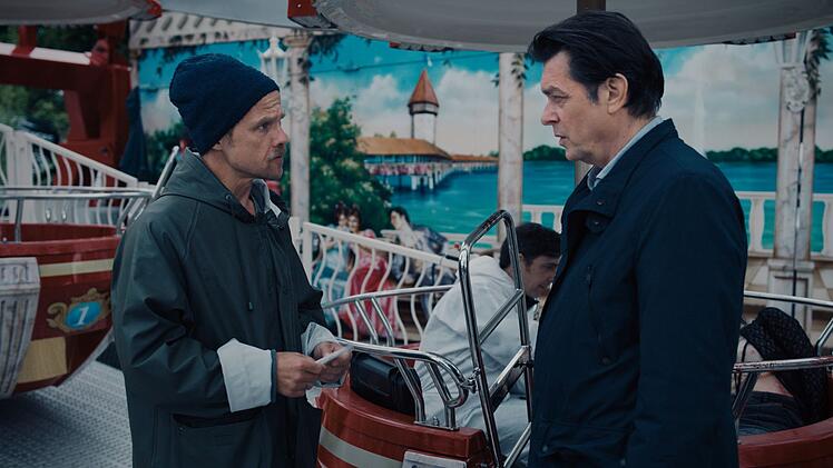 Micha Oberl&auml;nder (Matthias Koeberlin, links) und  Thomas Komlatschek (Hary Prinz) r&auml;tseln &uuml;ber die Identit&auml;t der Toten.