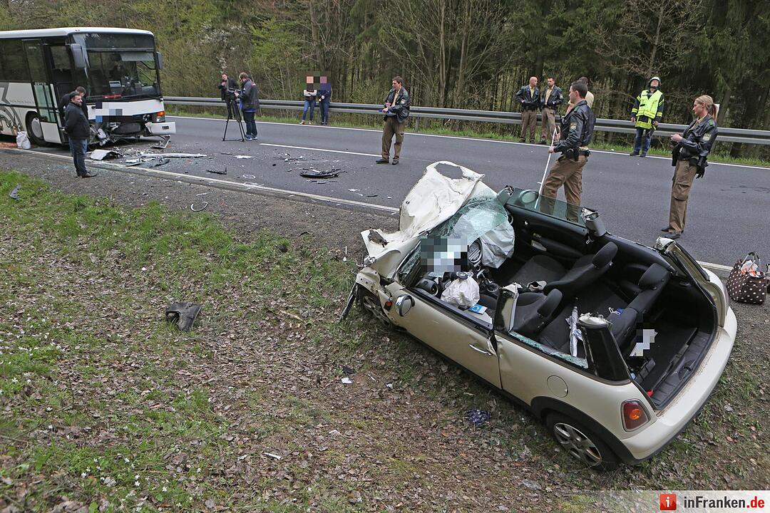 Schonungen: Schulbus gegen Auto