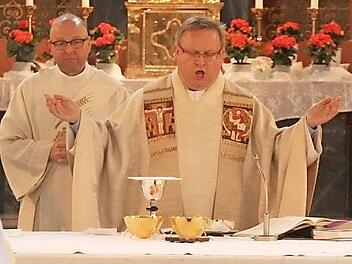 Pfarrer Thomas Ringer im Festgottesdienst Foto: Johanna Blum