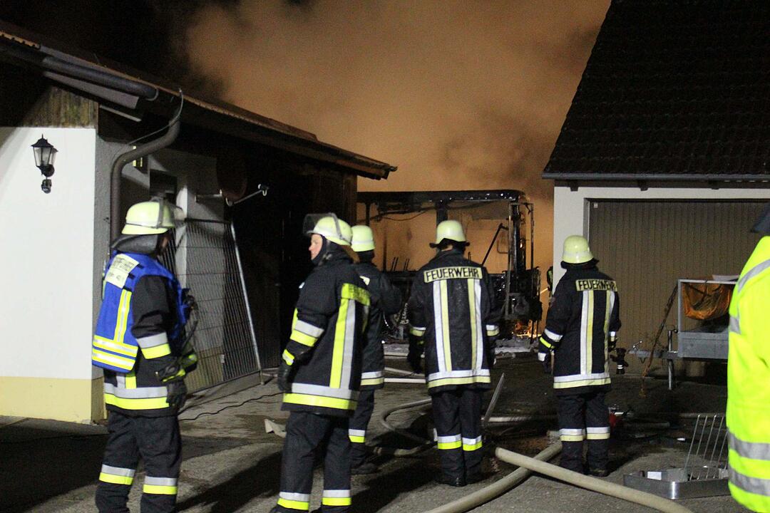 Großbrand bei Busunternehmen in Oberfranken