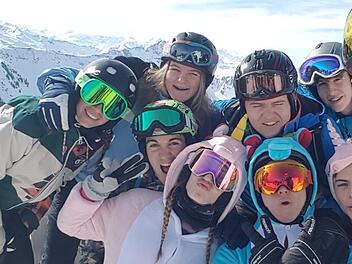 Beste Stimmung herrschte bei den Jugendlichen im Skigebiet von Saalbach-Hinterglemm. Foto: Ralf Sauer