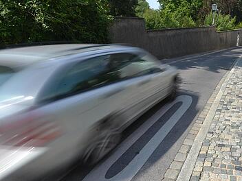 Eine durchgehende Zone 30 für die Ortsdurchfahrt Wallenfels ist nicht möglich.  Damit wollte man gegen Raser aktiv werden.