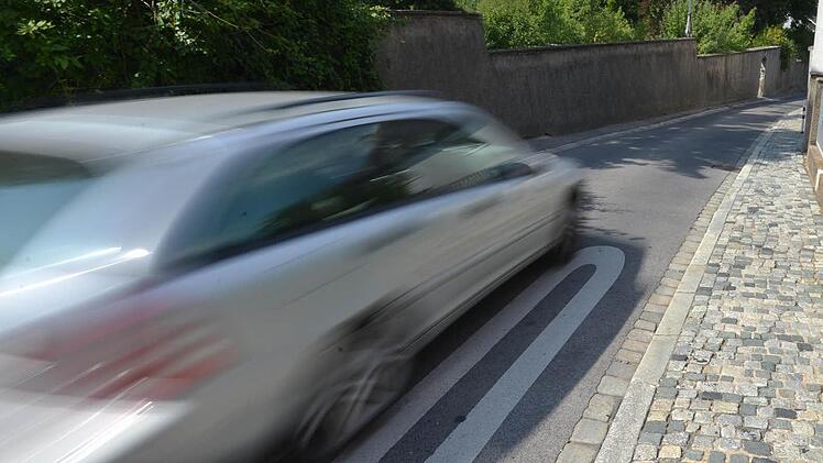 Eine durchgehende Zone 30 für die Ortsdurchfahrt Wallenfels ist nicht möglich.  Damit wollte man gegen Raser aktiv werden.