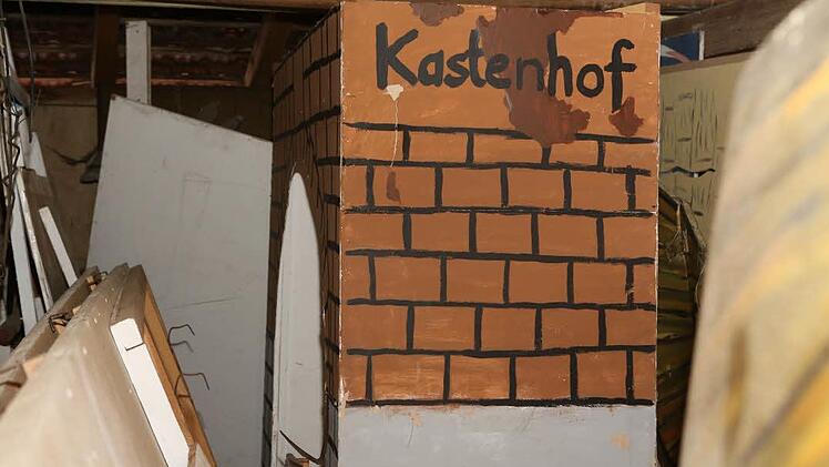 Im Fundus des Weismainer Bauhofes stehen die Überbleibsel der Wagen vergangener Jahre. Foto: Barbara Herbst