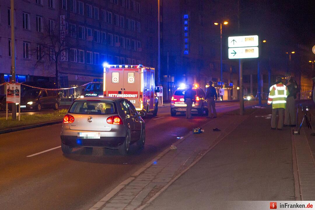 Pkw erfasst Fußänger am Nürnberger Hauptbahnhof