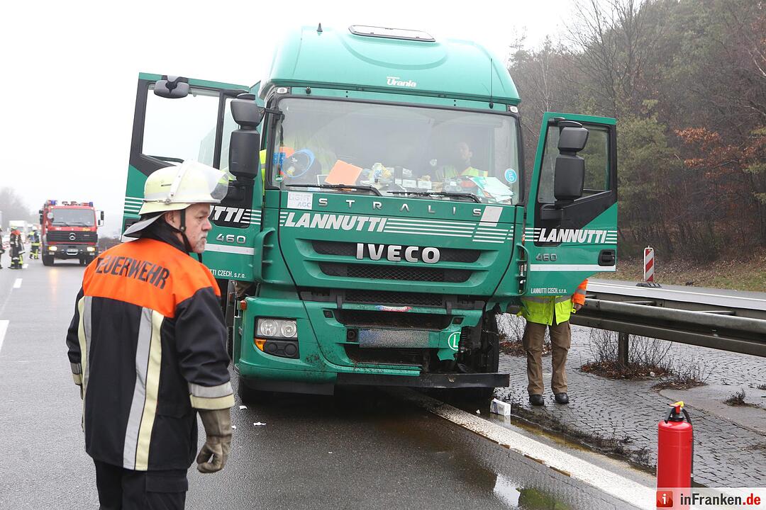 Kilometerlange Staus nach Lkw-Unfall auf der A3 - Fahrer erleidet wŠhrend Fahrt Herzinfarkt