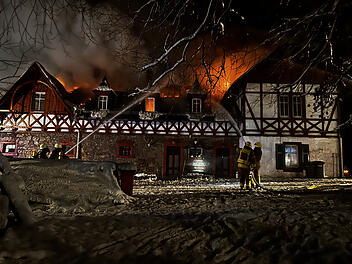 Flammeninferno auf Reitanlage Fahrenbühl: 300 Einsatzkräfte gefordert