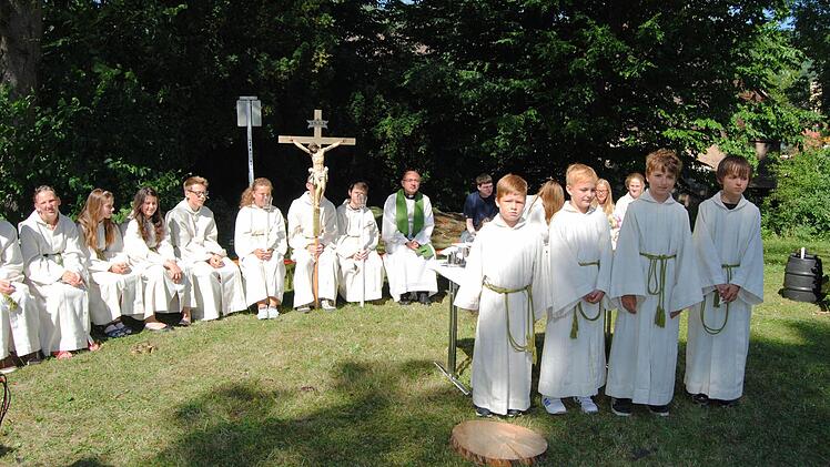 Diese vier Jungs sind ab sofort Ministranten in St. Nikolaus (v.l.): Moritz Reuß, Tim Hanske, Leon Ebert und Roman Dittrich Fotos: Vogler