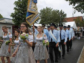 Der Umzug in Tiefenpölz Foto: Carmen Schwind