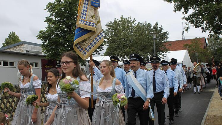 Der Umzug in Tiefenpölz Foto: Carmen Schwind