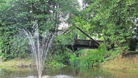 Der Bau der im Volksmund als "Golden-Gate-Bridge" bezeichneten Brücke gab den Anlass für das Brückenfest in Wickendorf. Foto: privat
