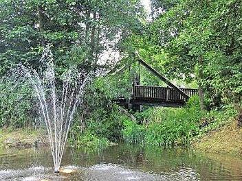 Der Bau der im Volksmund als "Golden-Gate-Bridge" bezeichneten Br&uuml;cke gab den Anlass f&uuml;r das Br&uuml;ckenfest in Wickendorf. Foto: privat