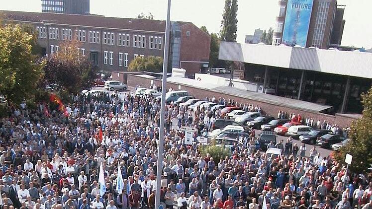 Heißer Herbst: Der Kampf um das FAG-Werk in Eltmann trieb 2004 Tausende auf die Straße. Foto: gf