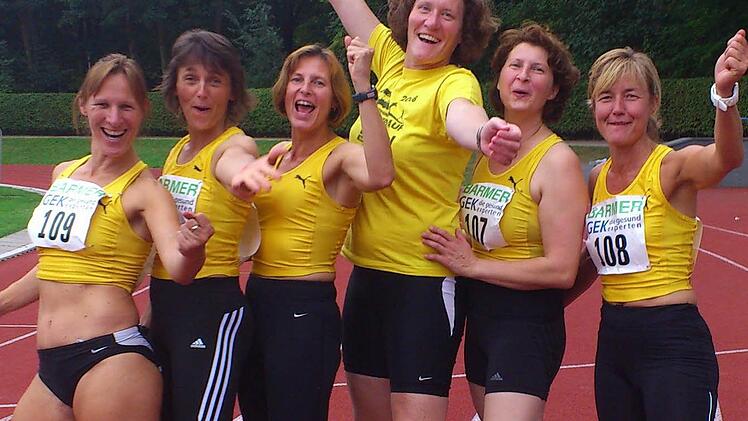 Die Startgemeinschaft Mittel-/Unterfranken gewinnt erstmals die Deutsche Mannschafts-Meisterschaft der Seniorinnen W35 (von links): Eva Wilm, Iris Heid, Katja Hofmann, Martina Greithanner, Tanja Köhler (alle TSV Münnerstadt), Angelika Mader (TSV Ipsheim). Foto: TSV Münnerstadt
