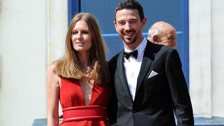 Produzent Oliver Berben (mit Freundin Katrin Kraus) erschien, seine Mutter Iris Berben nicht. Foto: dpa