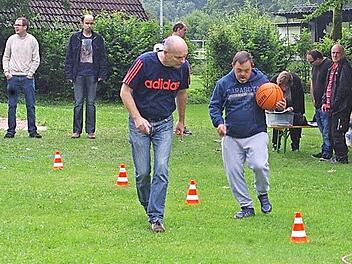 Volles Engagement beim Geschicklichkeits-Motorik-Parcours Foto: Heike Sch&uuml;lein