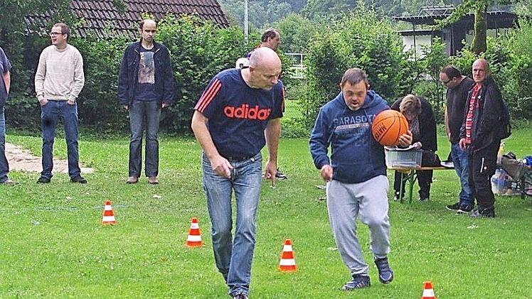 Volles Engagement beim Geschicklichkeits-Motorik-Parcours Foto: Heike Sch&uuml;lein