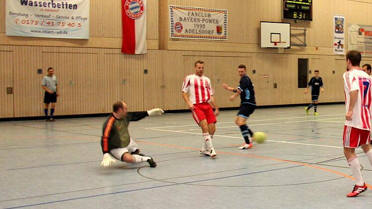 Heiß ging es im Endspiel Bierpropheten gegen Rot Weißes Ballett zu. Fotos: Johanna Blum