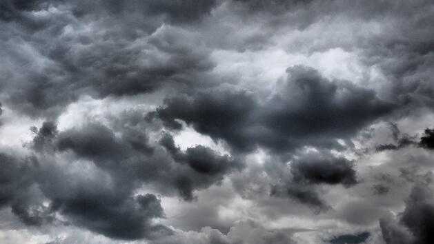 Symbolbild: In vielen Teilen Frankens soll es heute starke Unwetter geben. Der Deutsche Wetterdienst warnt vor örtlichem Blitzschlag.  Symbolbild: pixabay.com/Hans