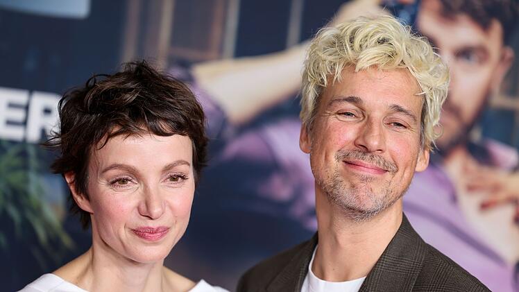Julia Koschitz war zuletzt an der Seite ihres ehemaligen "Doctor's Diary"-Kollegen Florian David Fitz (Bild) in der Kinokomödie "Der Vierer" (2024) zu sehen.