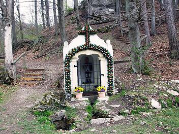 Der St. Moritzbrunnen im Wald bei LeutenbachFotos: Löwisch