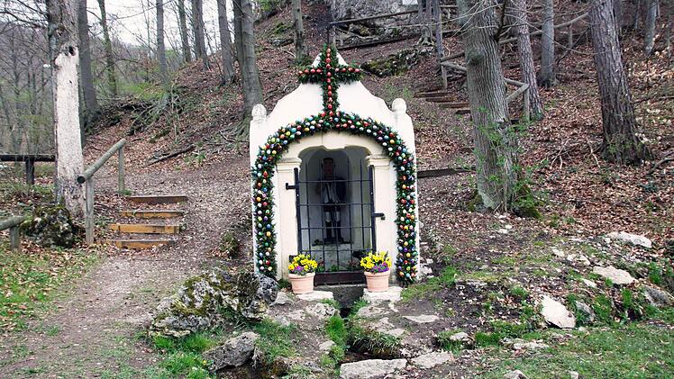 Der St. Moritzbrunnen im Wald bei LeutenbachFotos: Löwisch