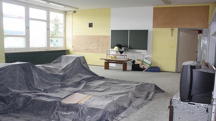 Ein Blick in eines der Klassenzimmer, das derzeit saniert wird.