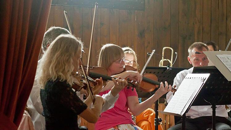 Der Musizierkreis Neustadt bei seinem Gastspiel in Meilschnitz.Foto: Jochen Berger