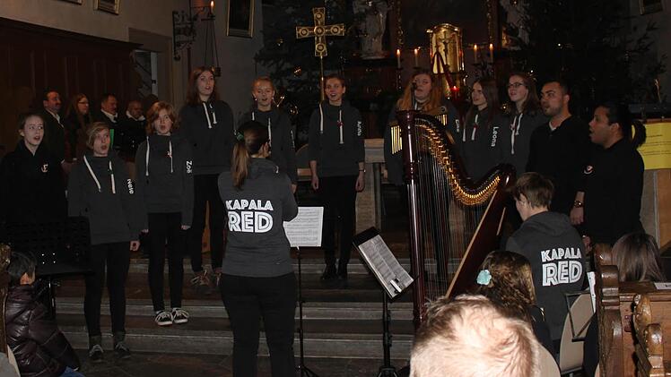 Immer eine schöne Sache: der Jugendchor "Kapala Red".