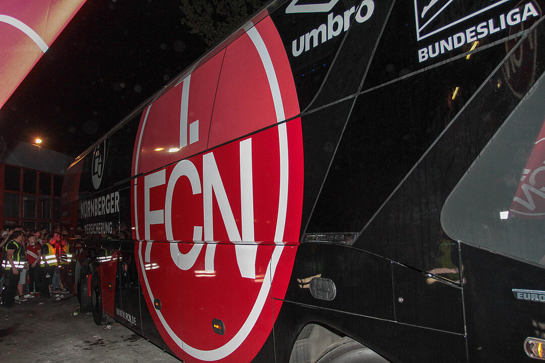 1. FCN steigt auf: Fans feiern in Nürnberg