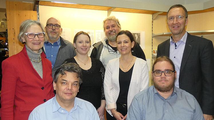 Kandidaten von links:  Adelheid Zimmermann, Gerhard Fläschner, Michael Schmaus, Juliane Müller, Holger Boller, Nina Ahrendt, Nils Conzelmann, Stefano Pettinella.  Nicht im Bild:  Heino Martin, Thomas Dittmayer, Tatjana Kist, Ida Zwenger.  Foto: Isolde Pettinella