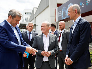 Bundeskanzler Scholz bei Siemens in Bayern