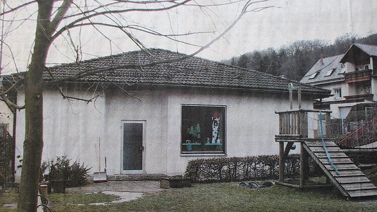 Vor der Sanierung im Jahr 2008: Ansicht des Eingangs. Kindergarten Römershag