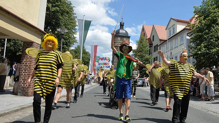 Maja, Flip und Willi als Anführer der Bienenschar...  Foto: Ronald Rinklef
