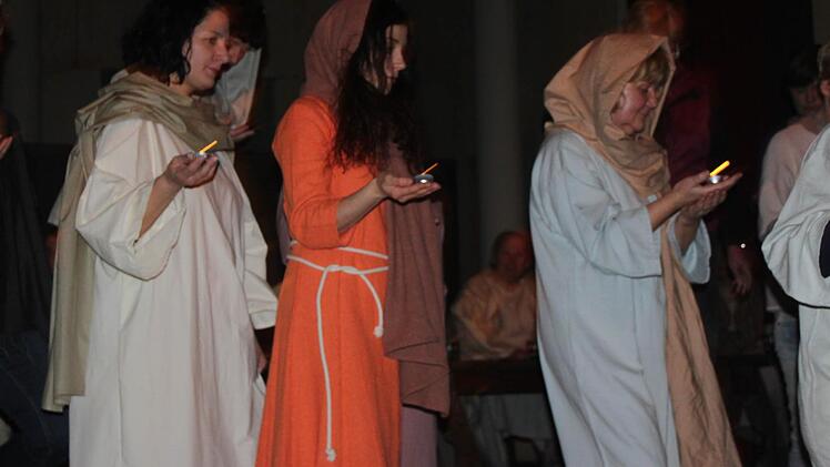 Eindrücke von den Proben zu den Tettauer Passionsspielen. Foto: Veronika Schadeck