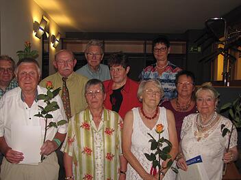 Der VdK-Ortsverband Coburg-West ehrte zahlreiche Mitglieder für ihre Treue zum Verband. Unser Bild zeigt von links: Ulrich Vogel, Horst Strobel, Guenter Belz, Wolfgang Doischer, Heidemarie Ernst, Siegrid Lindner, Irmgard Zeltner, Roswitha Ritter, Gudrun Grimmer, Sieglinde Holleis. Foto: Martin Koch