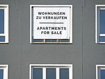 Wer eine Immobilie kauft, muss ab diesem Mittwoch maximal die Hälfte der Maklercourtage übernehmen.  Foto: Andrea Warnecke, dpa