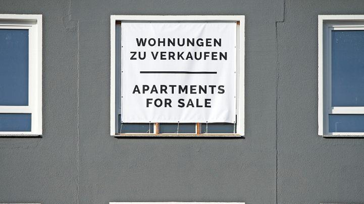 Wer eine Immobilie kauft, muss ab diesem Mittwoch maximal die Hälfte der Maklercourtage übernehmen.  Foto: Andrea Warnecke, dpa