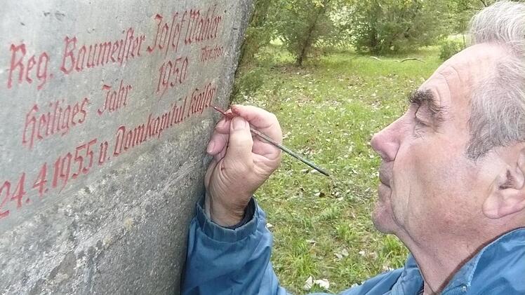In "Englisch-Rot" hat Georg Stöth die Schrift auf den einzelnen Stationen erneuert.