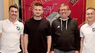 Zwei besondere Ehrungen gab es beim TSV Arnshausen: (von links) Tobias Wedler (1. Vorsitzender), Christian Kiesel, Dieter Six, Jonas Bayer (2. Vorsitzender).