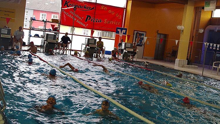 24-Stunden-Schwimmen im Crana Mare Kronach. Foto: Heike Sch&uuml;lein